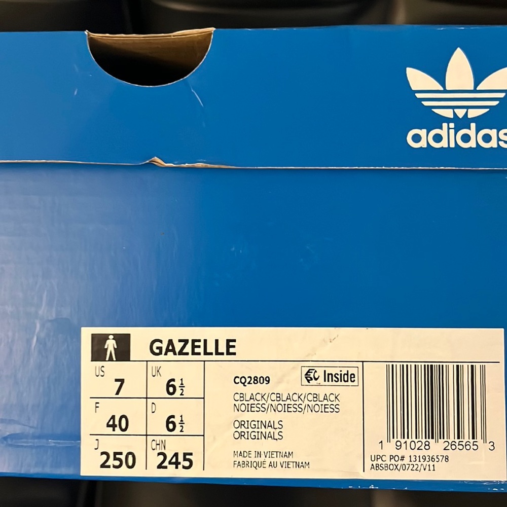 Adidas Gazelles - BNWT -black on black. Men’s 7 UK 6 1/2. Women’s 8 1/2 -9